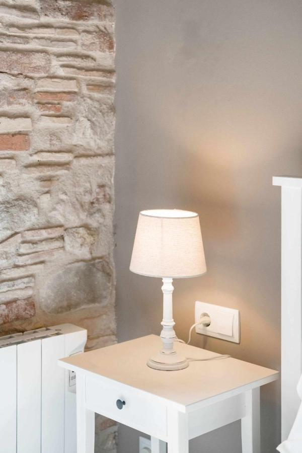 Revitalized Apartment In Historical Building Girona Exterior foto