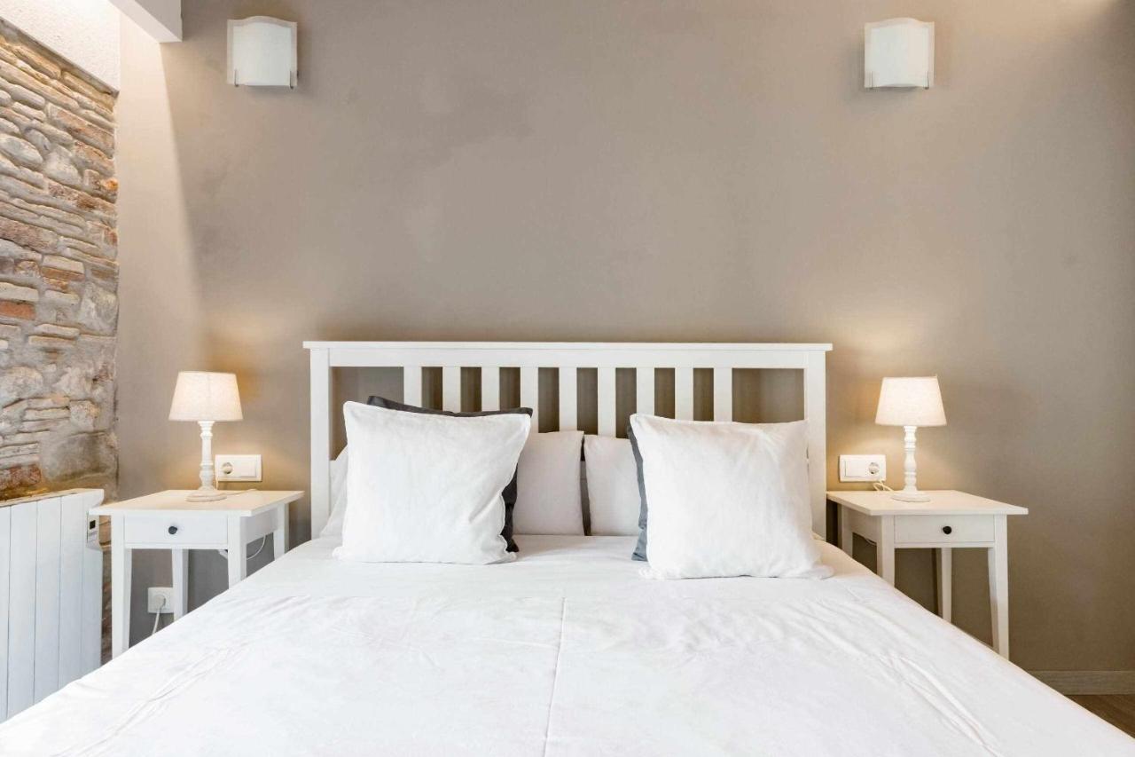 Revitalized Apartment In Historical Building Girona Exterior foto