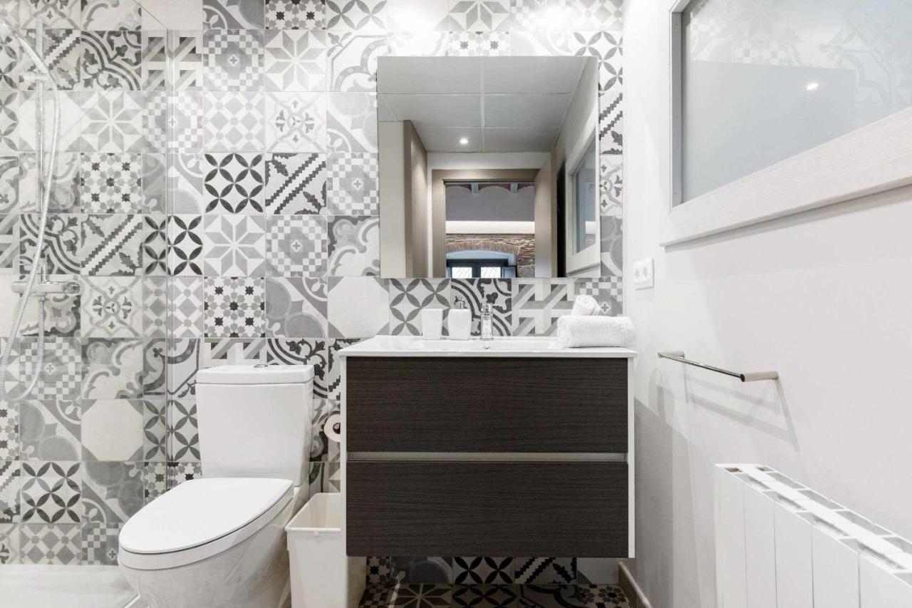 Revitalized Apartment In Historical Building Girona Exterior foto