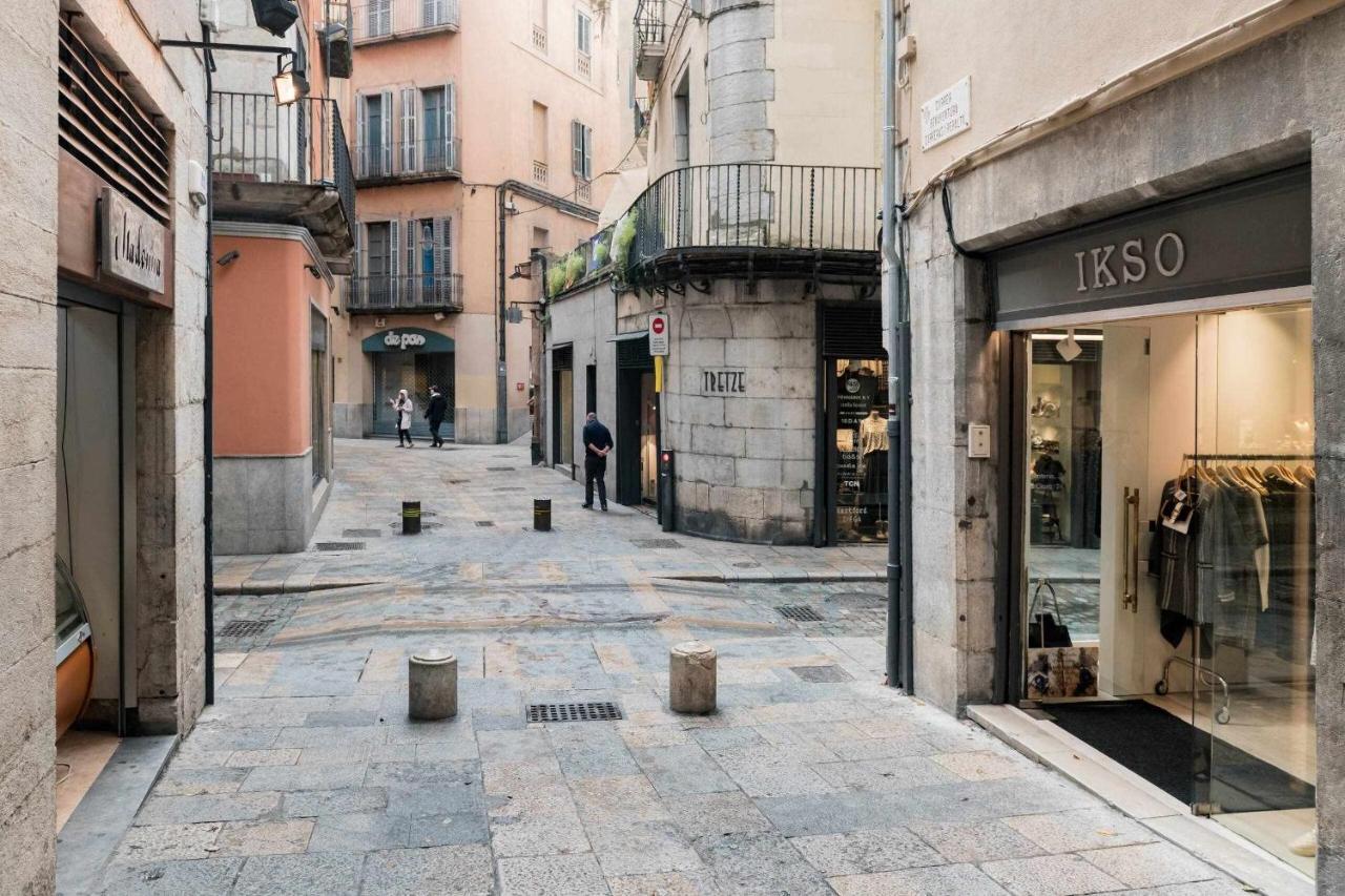 Revitalized Apartment In Historical Building Girona Exterior foto